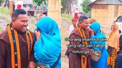 Momen Haru Penuh Toleransi, Imam Katolik di NTT Peluk Ibunda dari Keluarga Muslim