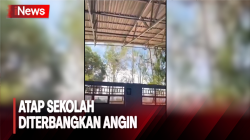 Siswa Panik, Angin Kencang Terbangkan Atap saat Belajar di Kota Makassar<