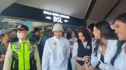 Presiden Jokowi Bersama Artis Jajal KCJB dan Kereta Feeder ke Bandung <