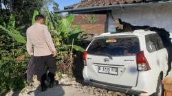 Kecelakaan di Garut Hari Ini, Xenia Tabrak Rumah, Sopir Kabur Tinggalkan Kendaraan Ringsek<