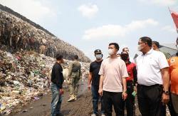 Atasi Kebakaran TPA Putri Cempo, Penjabat Gubernur Jateng Siapkan Mekanisme Water Booming