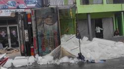 Kecelakaan di Sukabumi Hari Ini, Truk Oleng Tabrak 3 Ruko lalu Terbalik<
