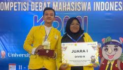 Hebat, Mahasiswa Unnes Juarai Kompetisi Debat Nasional usai Singkirkan 112 Tim<