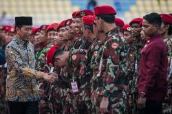 Jokowi Disambut Pasukan Baret Merah Kokam Muhammadiyah