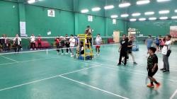 Momen Kevin Sanjaya Jajal Kemampuan Atlet Para Badminton Pelatnas AiPG di Sukoharjo