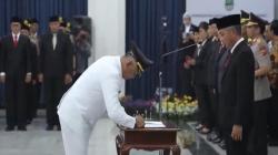 Usai Lantik 6 Penjabat Wali Kota dan Bupati, Pj Gubernur Jabar Pesan Ini<