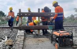 Cegah Kecelakaan, PT KAI Tutup Pelintasan Tanpa Pintu di Sedayu Bantul 