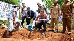 Salut, Polisi Bangun Ulang Rumah Korban Kebakaran di Cangkuang Bandung
