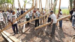 Relawan Ganjar Pranowo Bangun Rumah Singgah bagi Seniman Sunda di Subang<