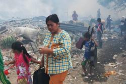 Kebakaran Lapak Barang Bekas dan Rumah Semi Permanen di Bekasi