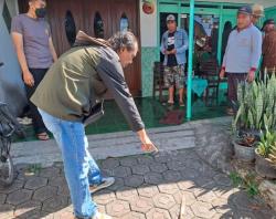 Batu Gempar, Pria Tusuk Istri Siri lalu Gantung Diri di Kamar Mandi