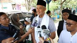 Silaturahmi dengan Tokoh Lintas Agama, Ganjar Pranowo Dihadiahi Serban Putih hingga Keris