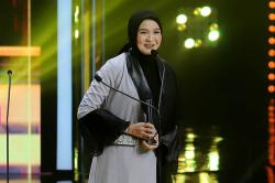 Salma Idol Terima Penghargaan Pendatang Baru Televisi Terpopuler ITA 2023