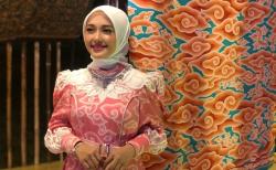 Batik Kebanggaan Cirebon Ikut Ambil Bagian di Istana Berbatik, Highlight Mega Mendung <