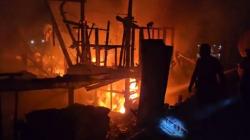 2 Kapal Terbakar Hebat di Pelabuhan Perikanan Samudera Belawan, 8 Mobil Damkar Dikerahkan