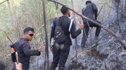  Polda Jateng Terjunkan Personel Brimob Bantu Pemadaman Kebakaran Hutan Gunung Lawu