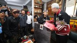 Ganjar Bertemu Seniman Jabar di Bandung, Bahas Seni Budaya agar Mendunia<