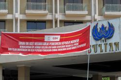 Hotel Sultan Dipasang Spanduk ^Tanah Milik Negara^