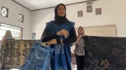 Unik, Pelajar Madrasah di Banjarnegara Ciptakan Pewarna Batik Gunakan Tumbukan Batu Kali
