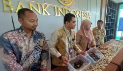  BI Solo Ganti Uang Korban Kebakaran di Pasar Kliwon, Ini Jumlah Nominalnya