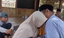 Tangis Haru Warnai Pertemuan Ayah dan Anak di Bangkalan yang Terpisah 35 Tahun