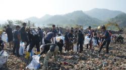 Pandawara Group dan TNI-Polri Gotong Royong Bersihkan Pantai Cibutun Sukabumi<