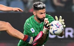 Jadi Kiper Dadakan AC Milan, Olivier Giroud: Lengan Saya Sakit