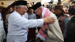 Silaturahmi ke Ponpes Al-Jauhariyah Cirebon, Ganjar Pranowo Diberi Serban Merah