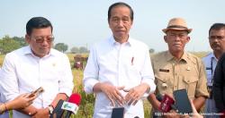 Cadangan Beras Bulog 1,7 Juta Ton, Jokowi: Masih Kurang