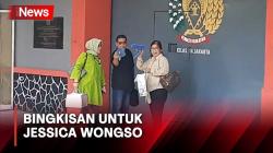 Tim Pengacara Bawakan Bingkisan untuk Jessica Wongso