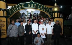 Ganjar Pranowo Silaturahmi ke Ponpes Suryalaya Tasikmalaya dan Diajarkan Sabar