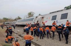 Kecelakaan KA Argo Semeru di Kulonprogo, PT KAI Lanjutkan Evakuasi 6 Rangkaian