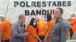 Ibu dan Anak di Bandung Ditangkap Polisi gegara Mereproduksi Ekstasi sejak Agustus 2023