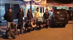 Belasan Pemuda Bersenjata Tajam Serang Warga Cipanas Garut<
