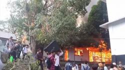 Laboratorium Kampus Unidayan Baubau Terbakar, Mahasiswa Panik Berlarian<