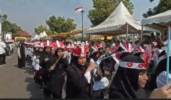 Puluhan Ribu Santri di Kendal Meriahkan Karnaval Peringatan Hari Santri Nasional<