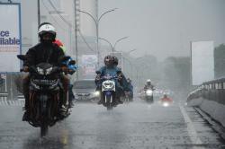 BMKG: Waspada Sejumlah Wilayah Diguyur Hujan Sedang-Lebat hingga 1 Desember