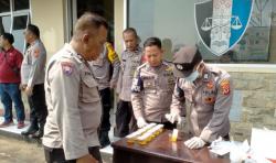 Jelang Pemilu 2024, Puluhan Anggota Polisi di Indramayu Dites Urine<