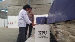 KPU KBB Terima Logistik Pemilu 2024, 5 Bilik dan Kotak Suara Rusak<