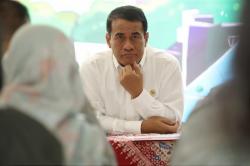 Amran Ancam Cabut Izin-Penjarakan Distributor Pupuk Subsidi yang Nakal
