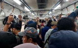 Perbaikan Rel di Cilebut, Ratusan Penumpang Menumpuk di Stasiun Citayam hingga Depok Baru