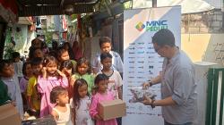 MNC Peduli Bagikan Bantuan untuk Anak Sekolah, Warga Petojo Selatan Ucapkan Terima Kasih