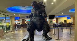 Menjajal Sensasi Berendam Air Panas di Jepang, Unik Ada Godzillanya