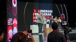 Momen Kocak Ganjar Pranowo Pakai Kacamata Mahfud MD di Acara GPMMD