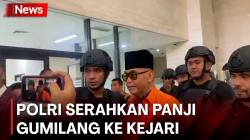 Bareskrim Polri Serahkan Panji Gumilang ke Kejari Indramayu <