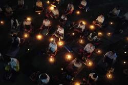 Melihat Komunitas Bakul Budaya Meditasi Bulan Purnama