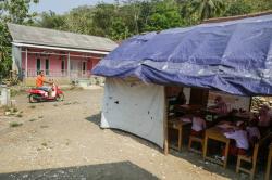 Bangunan Sekolah Rusak, Siswa SD Bantargebang Sukabumi Belajar di Tenda Darurat