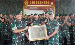  Danbrigif 6/TSB/2 Kostrad Berikan Jam Komandan ke Seluruh Prajurit Bremoro, Ini Harapannya