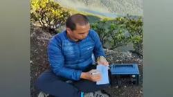 Viral Pria Buka Jasa Charger HP Rp20.000 di Puncak Gunung Gede Pangrango<