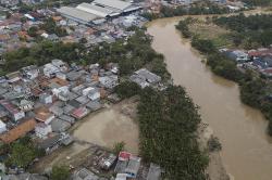 Banjir Luapan Kali Bekasi Bikin Rumah Warga Terendam 1 Meter lebih